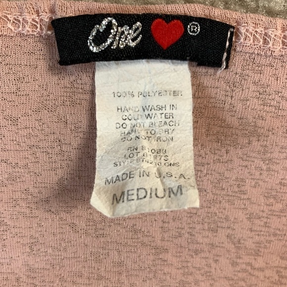 One ❤️ Women Flutter Sleeve Pale Pink Top Blouse Size Medium - Picture 6 of 6